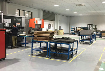 分析數控沖床加工廠家精度異常的原因